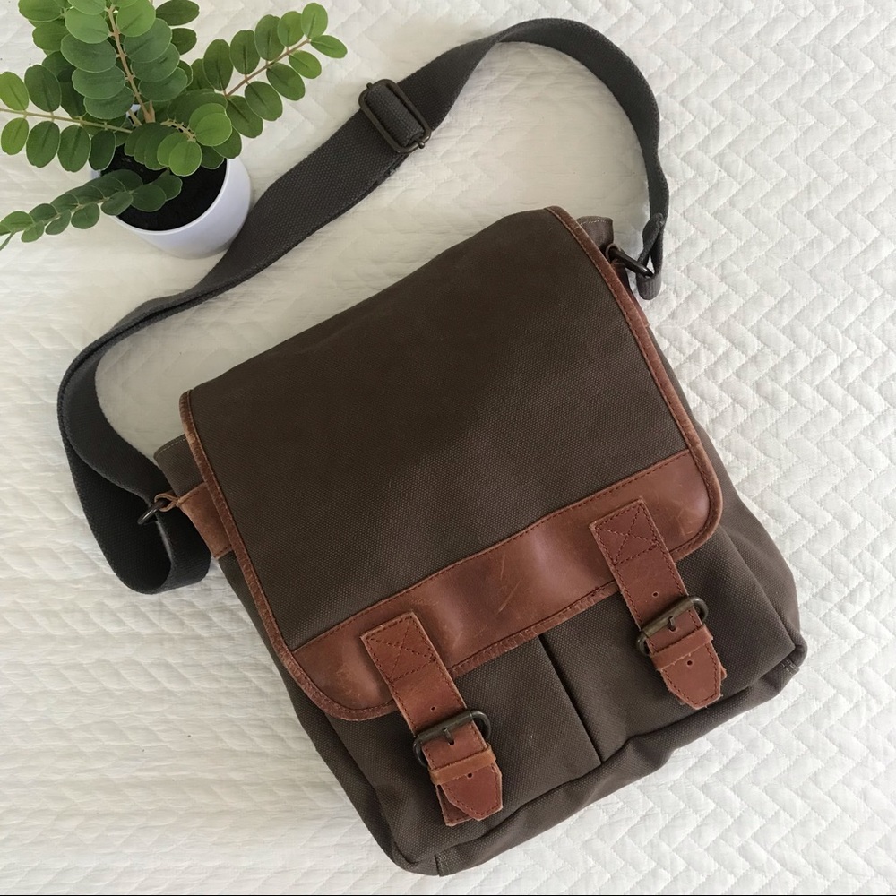 🌿CANVAS & REAL LEATHER MESSENGER BAG🌿